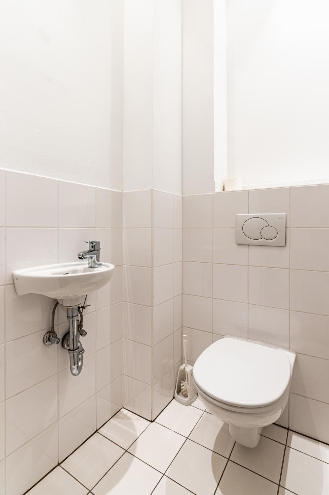 Spacious 3-room Apt. 15 Min To The Center Appartement Wenen