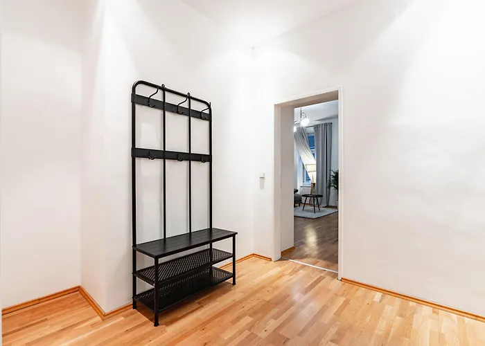 Spacious 3-Room Apt. 15 Min To The City Center