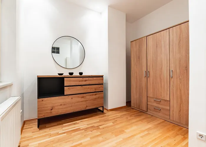 Spacious 3-Room Apt. 15 Min To The City Center