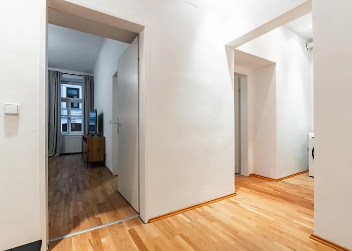 Spacious 3-Room Apt. 15 Min To The City Center