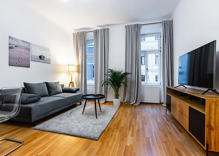 Spacious 3-Room Apt. 15 Min To The City Center
