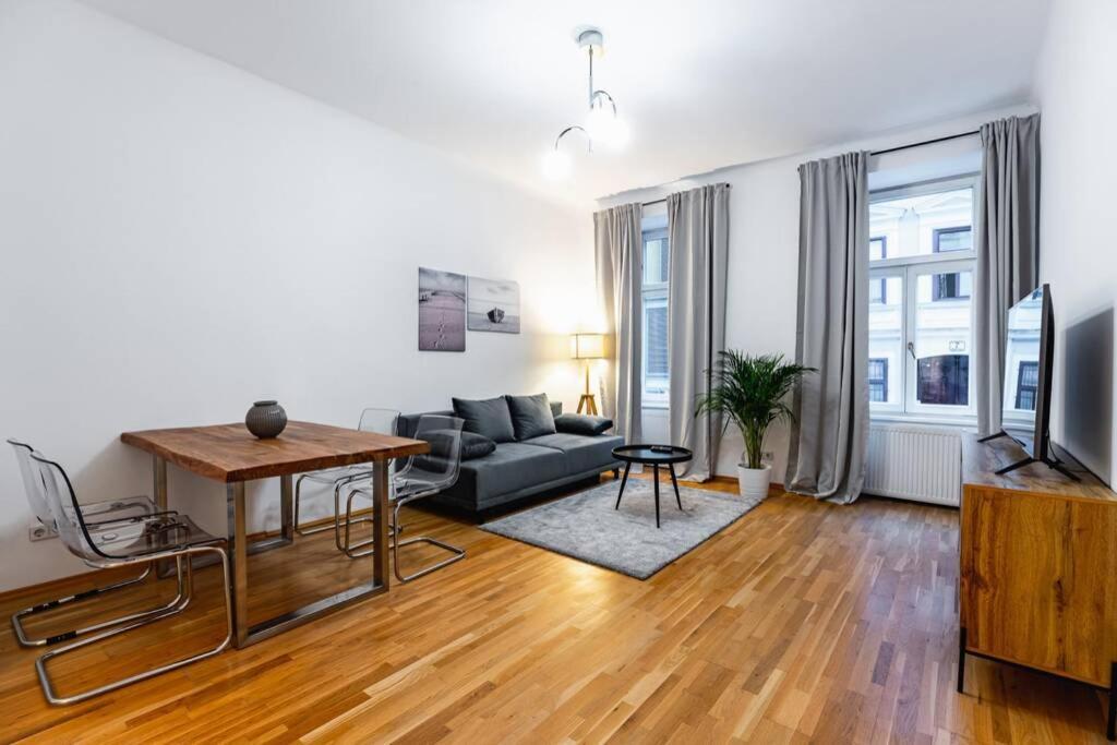 Spacious 3-room Apt. 15 Min To The Center