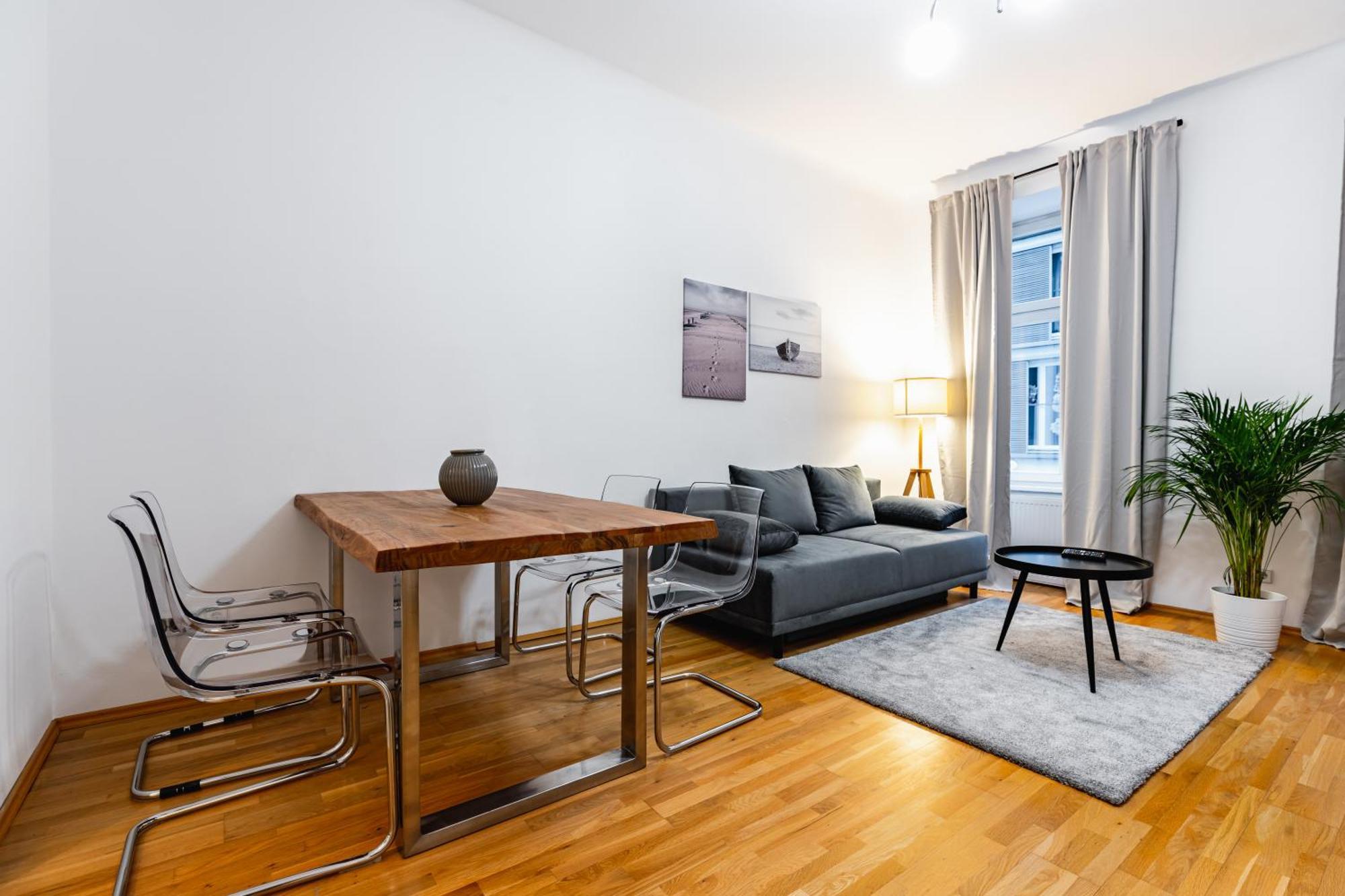 Spacious 3-room Apt. 15 Min To The Center Apartment