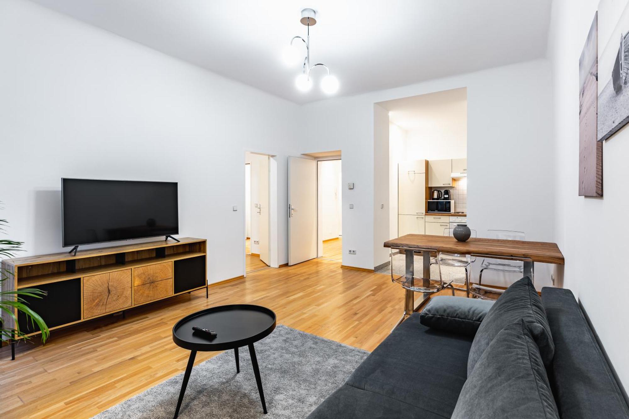 Apartment Spacious 3-room Apt. 15 Min To The Center *
